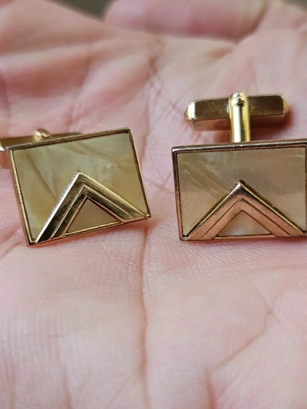 Vintage Swank Men Cufflinks Mother of Pearl Face Gold Tone Men Jewelry Cuff link